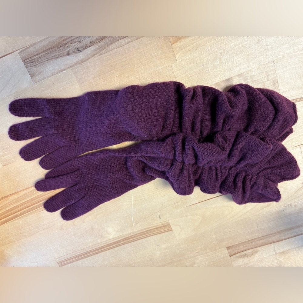 Henri Bendel Cashmere Long Gathered Purple Gloves